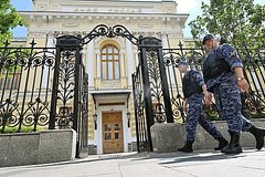 Высокопоставленным сотрудникам Центробанка решили раздать оружие